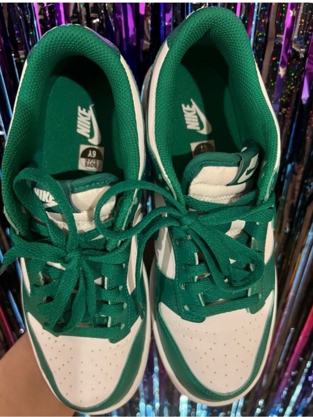 Big Kids Nike Dunks Green and white size 6 is equivalent to women’s 7 1/2 - Picture 4 of 5